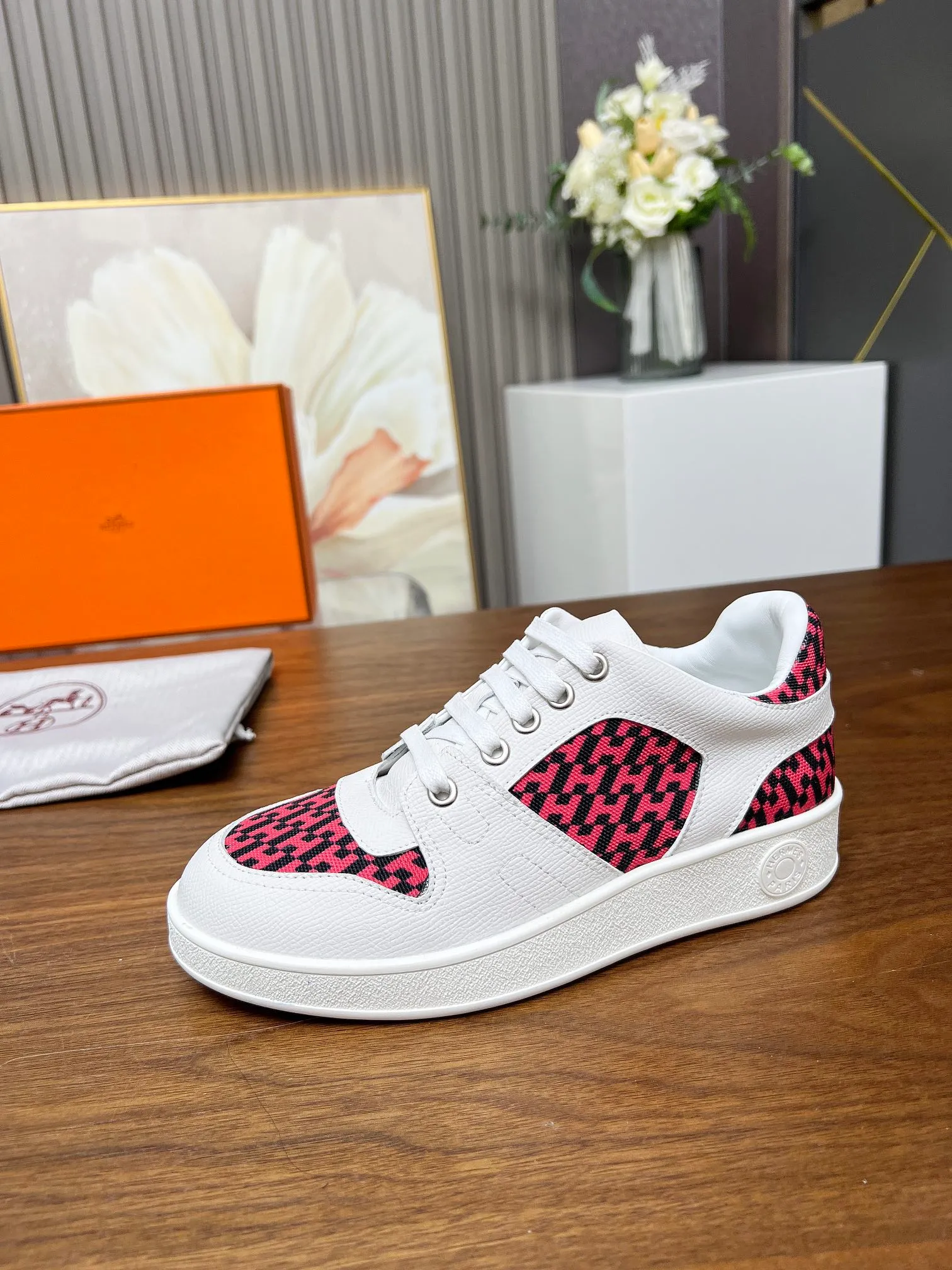 👟👟Ex-factory price 520👟👟 🔥🔥🔥French direct mail HERMES/Hermès flat fashion sports and casual shoes Korean style lace-up mesh lightweight! ! Breathable and comfortable, standard size 35/40 (41 can be customized and will not be returned)